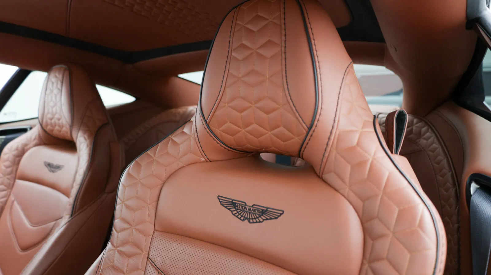 Aston Martin DBS photo 49