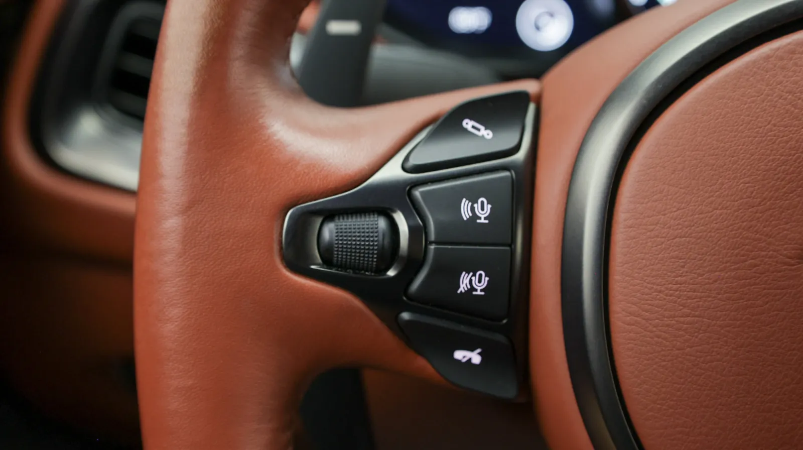 Aston Martin DBS photo 43