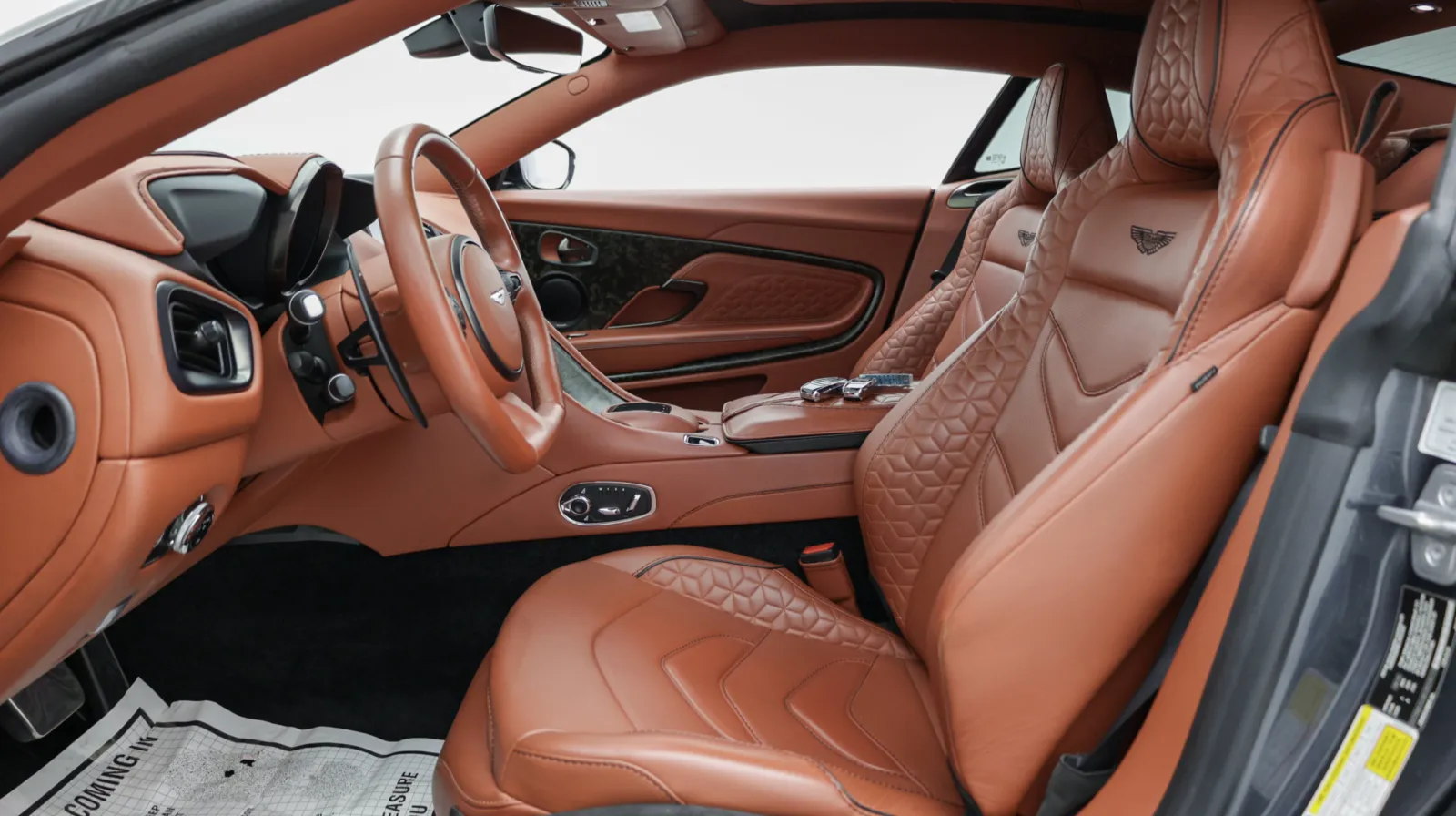 Aston Martin DBS photo 51