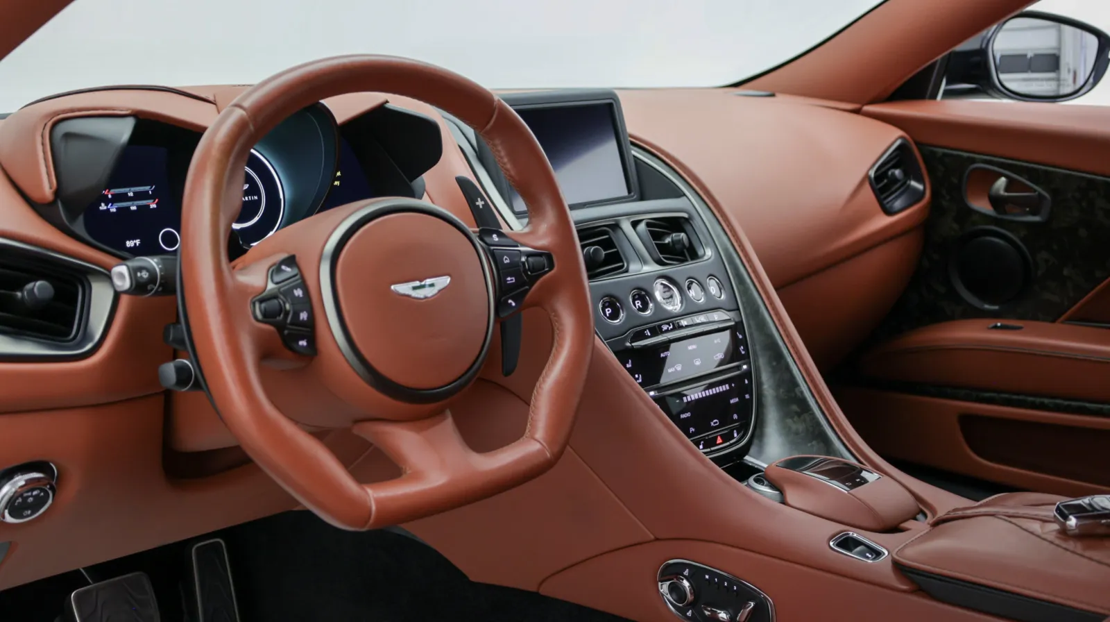 Aston Martin DBS photo 56