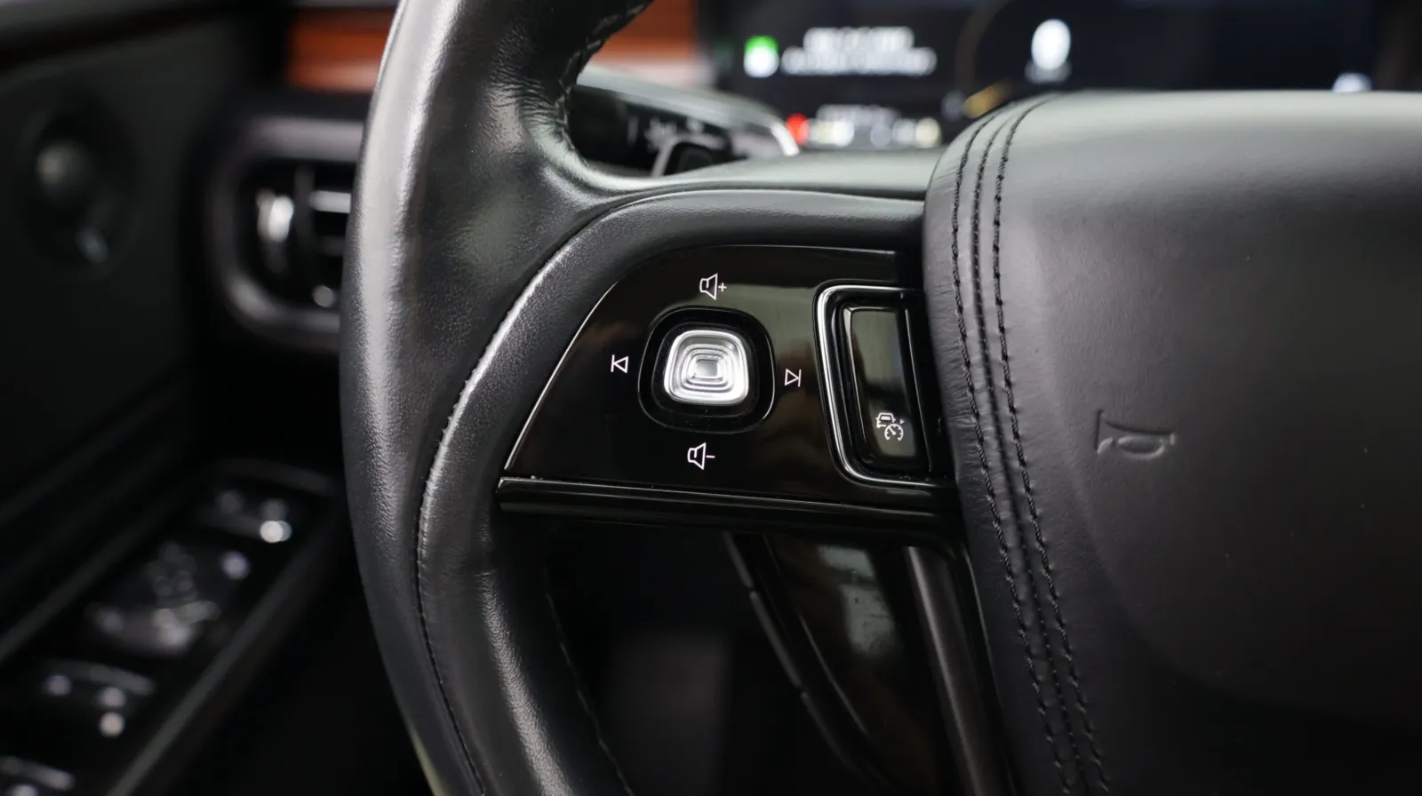 Lincoln Aviator photo 25
