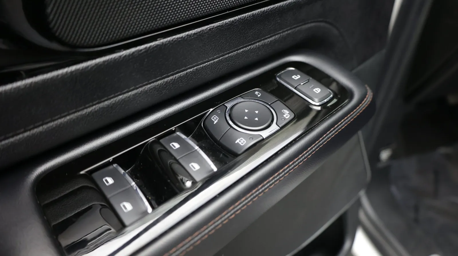 Lincoln Aviator photo 16