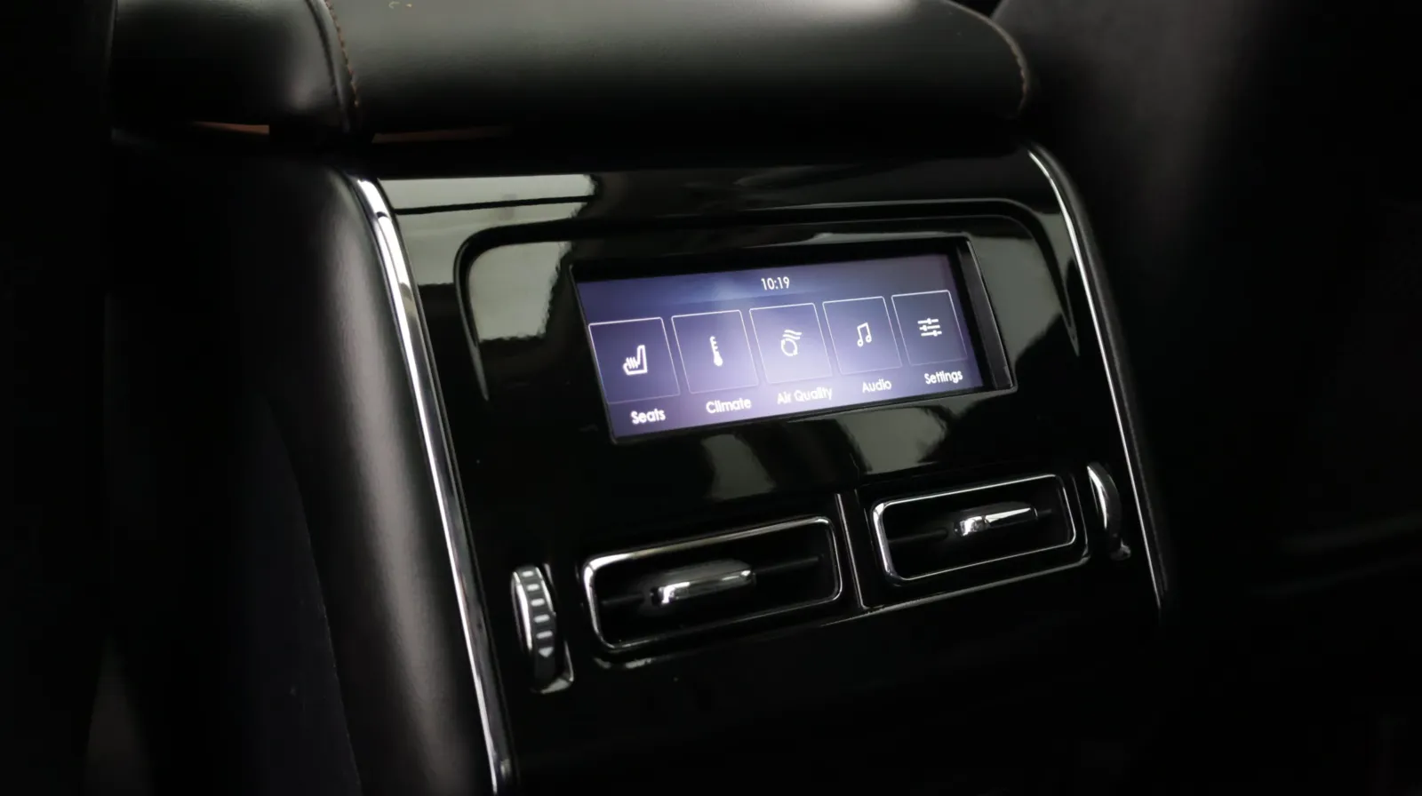 Lincoln Aviator photo 34