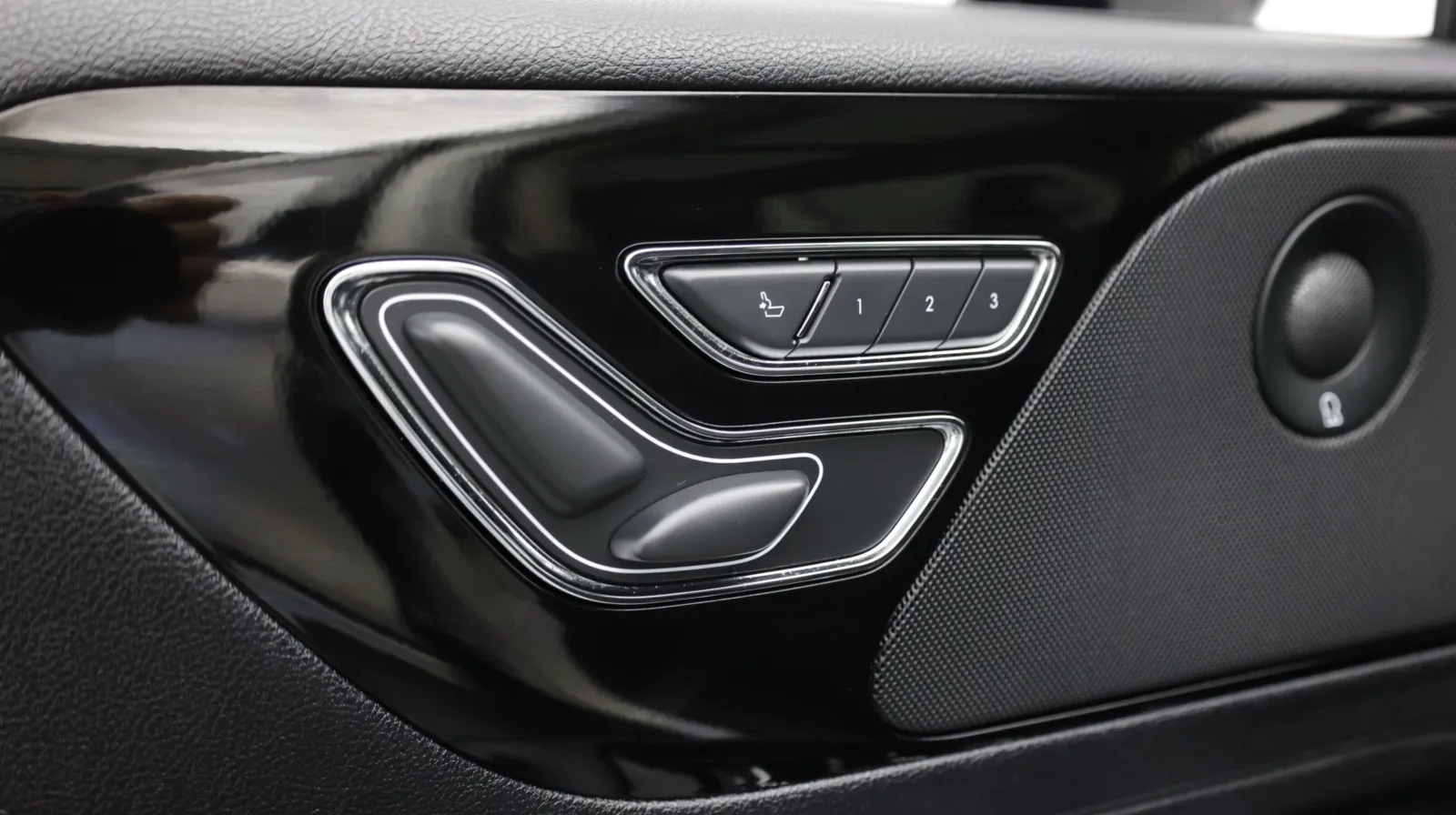 Lincoln Aviator photo 17