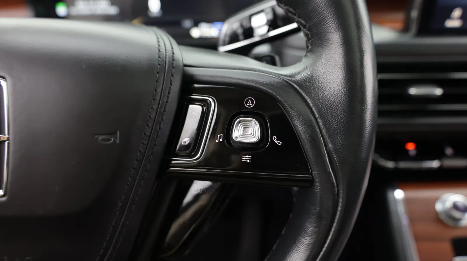 Lincoln Aviator photo 26