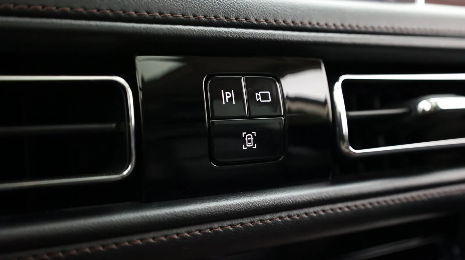 Lincoln Aviator photo 31