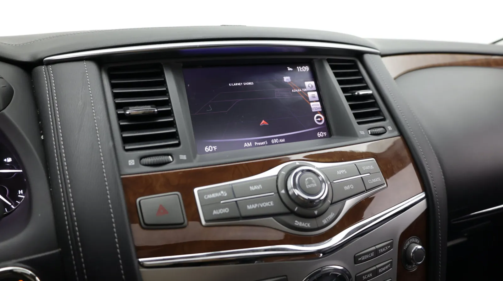 Infiniti QX80 photo 6