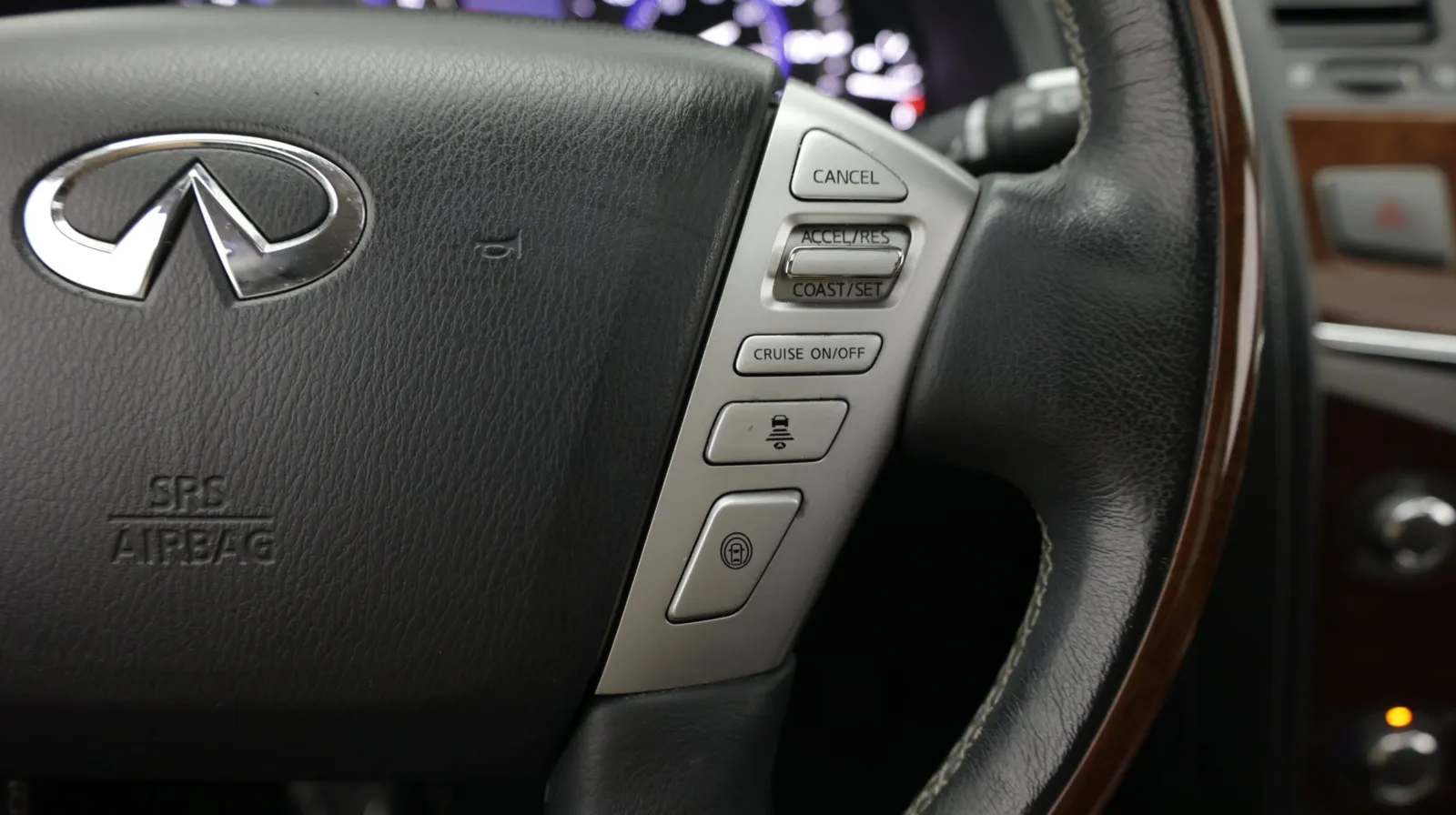 Infiniti QX80 photo 29