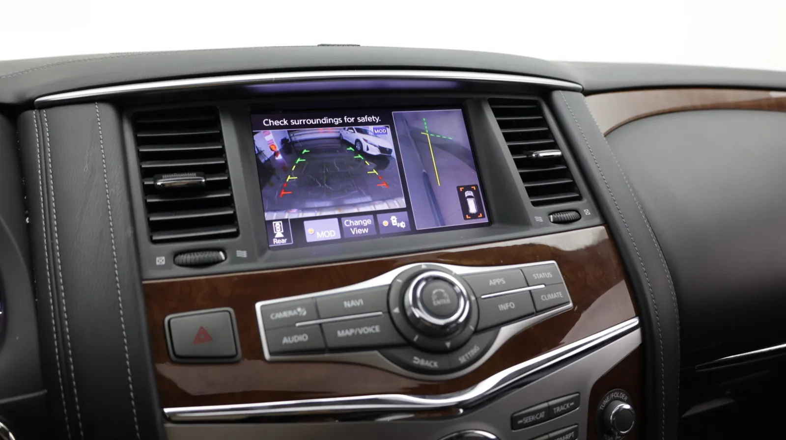Infiniti QX80 photo 24