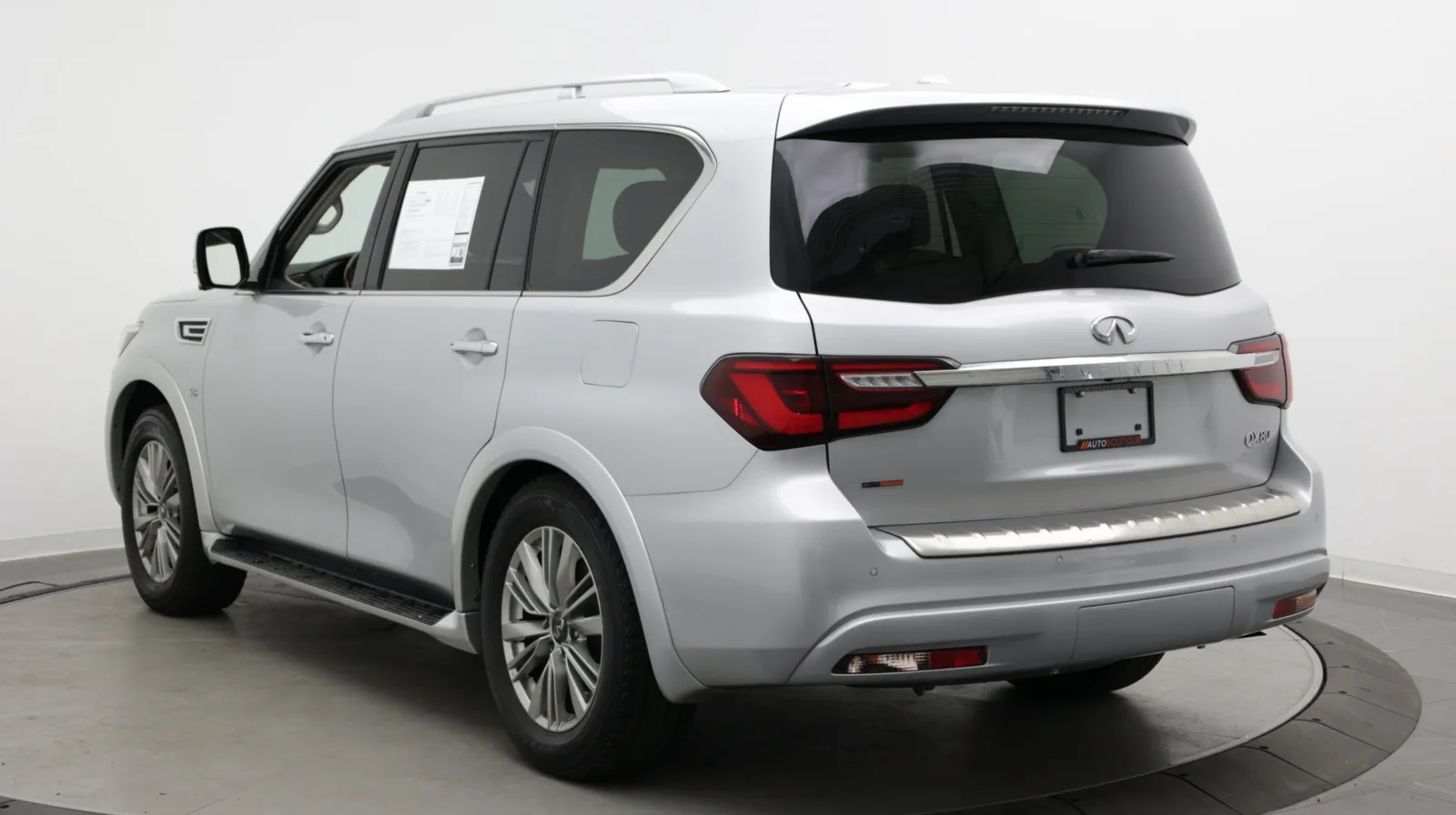 Infiniti QX80 photo 7