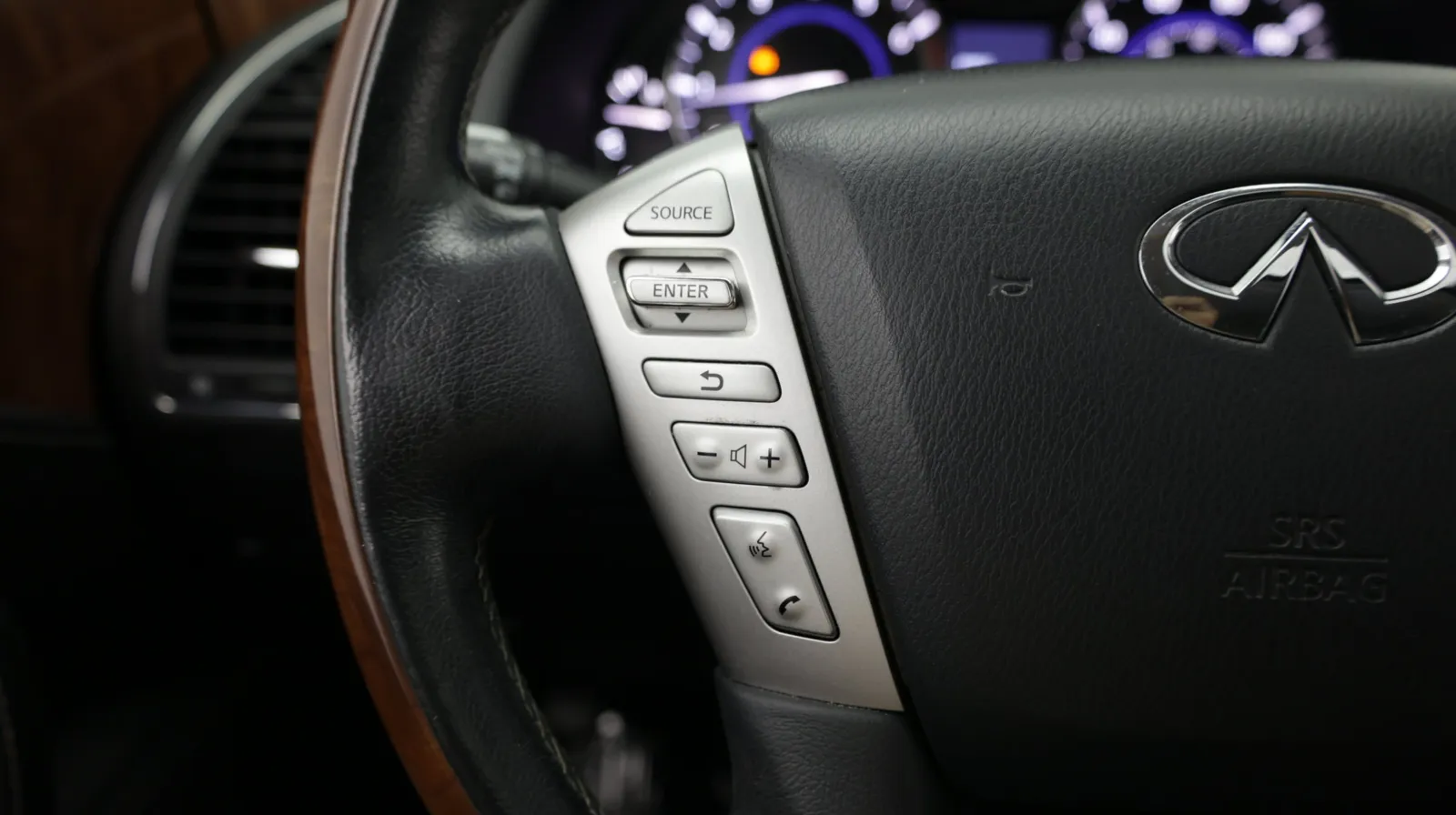Infiniti QX80 photo 28