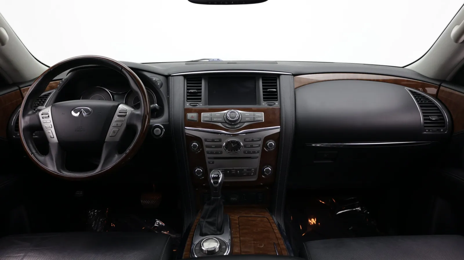 Infiniti QX80 photo 37