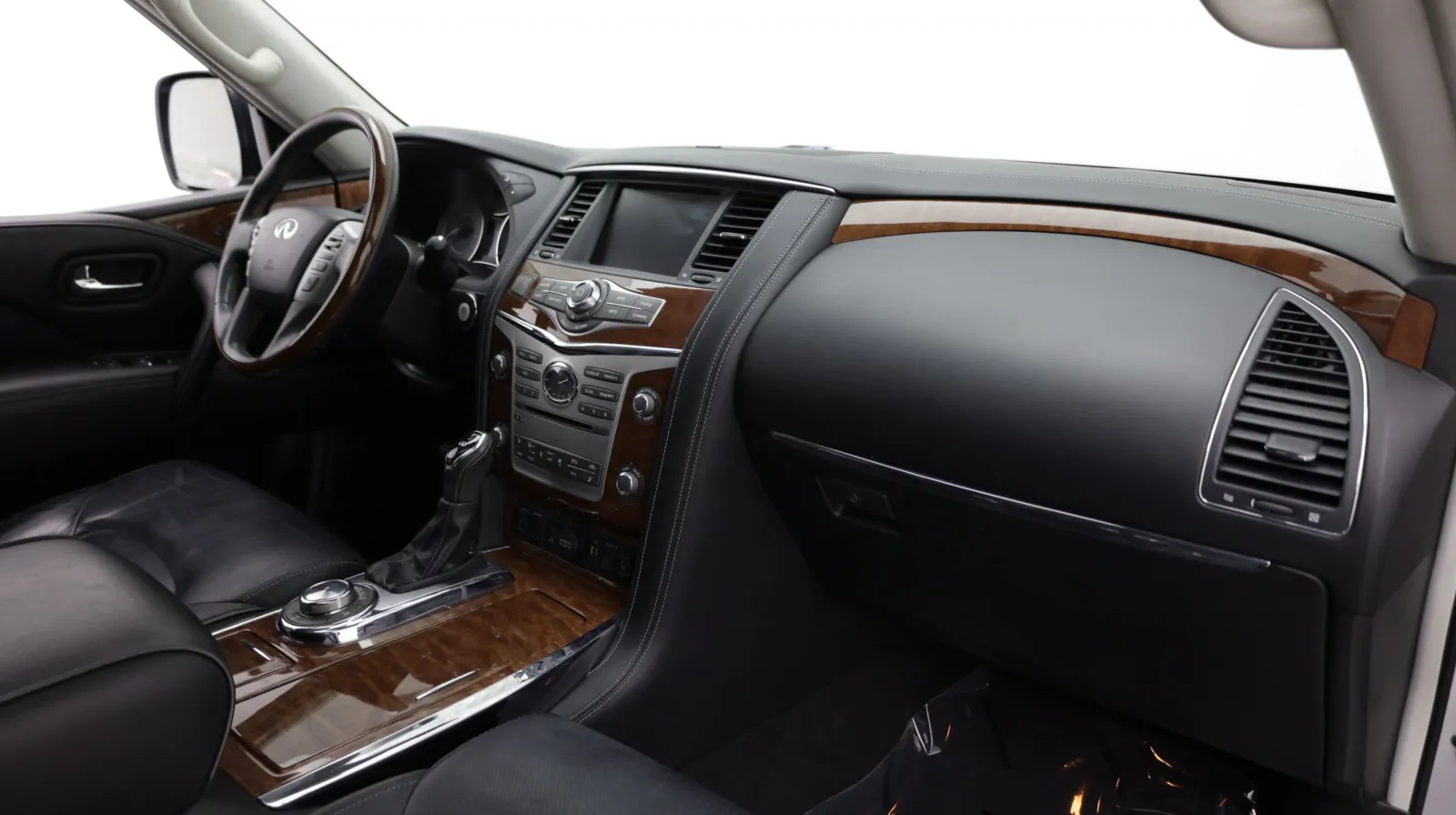Infiniti QX80 photo 48