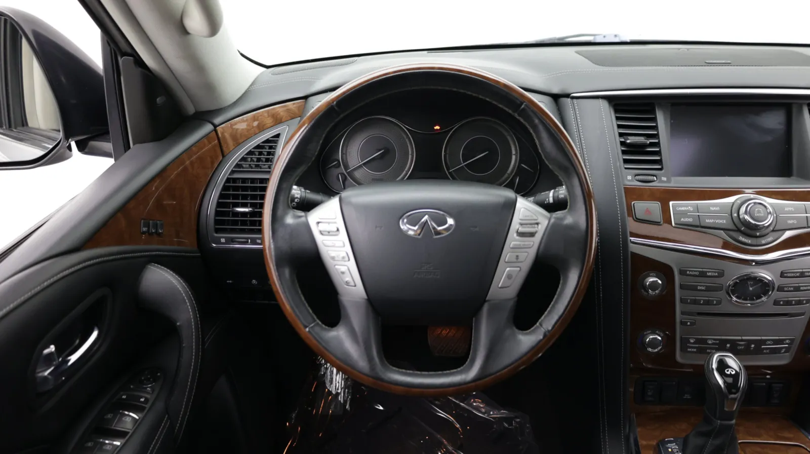 Infiniti QX80 photo 35