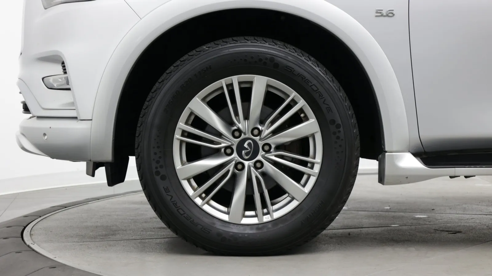 Infiniti QX80 photo 10