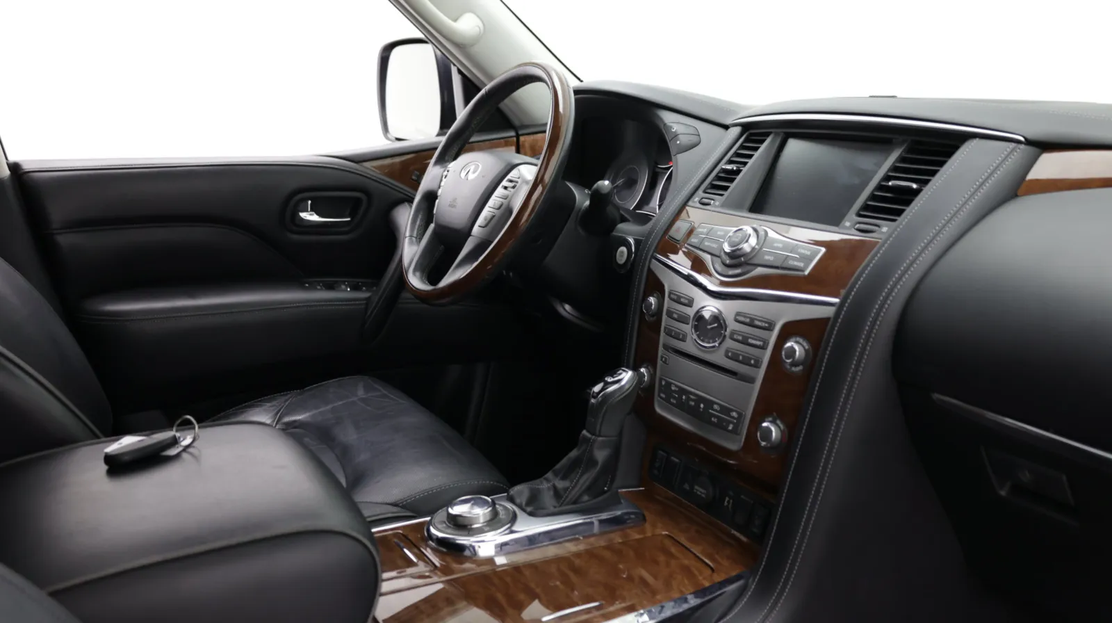 Infiniti QX80 photo 46