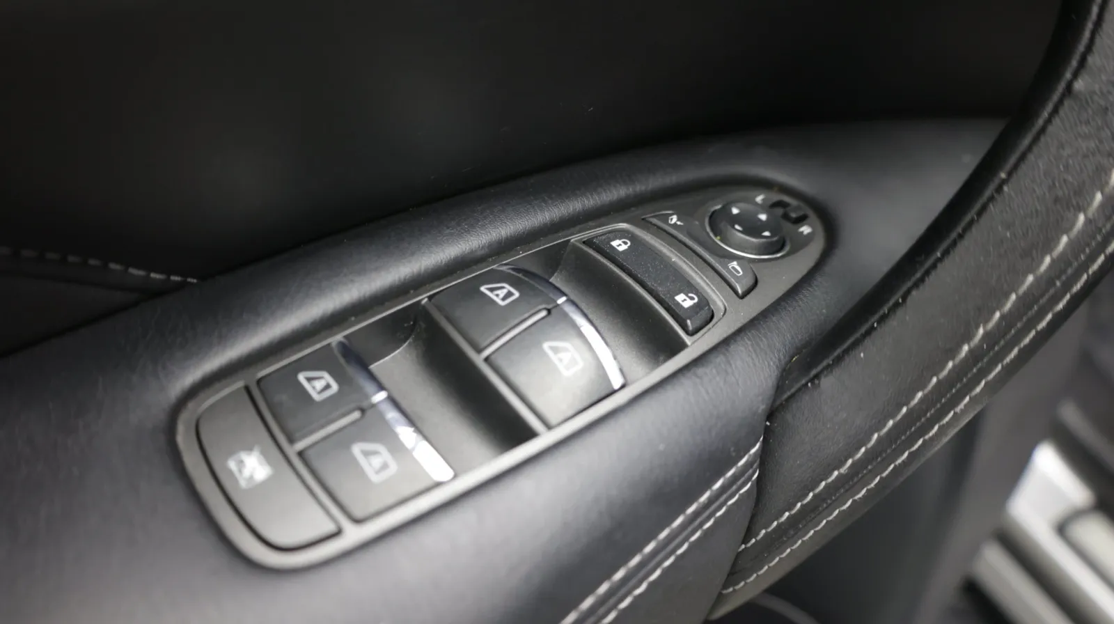 Infiniti QX80 photo 15