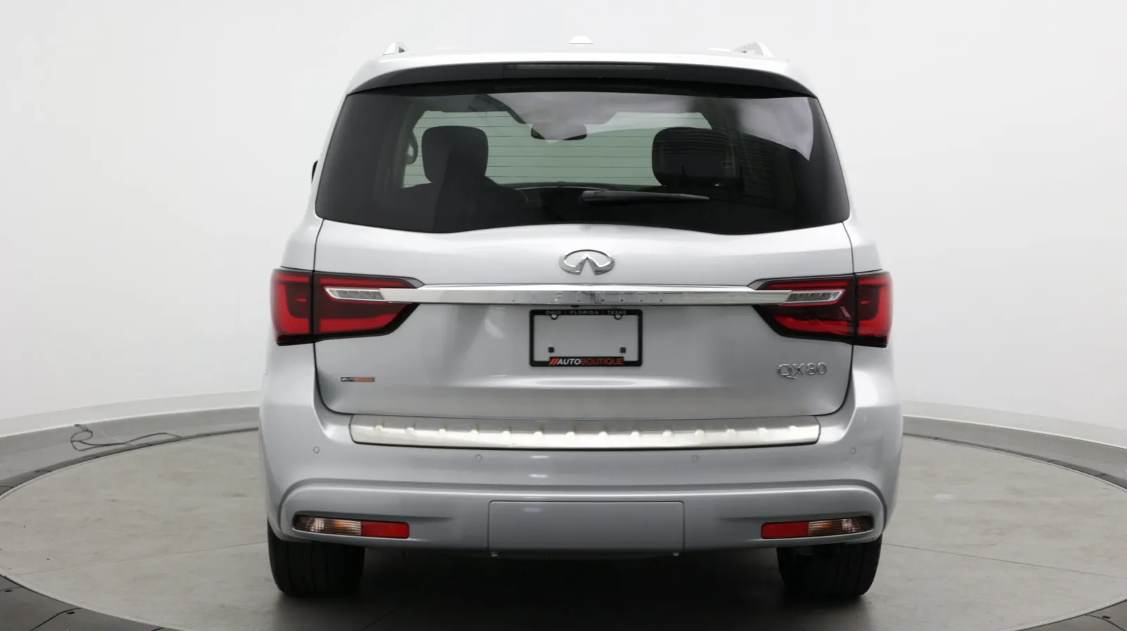Infiniti QX80 photo 8