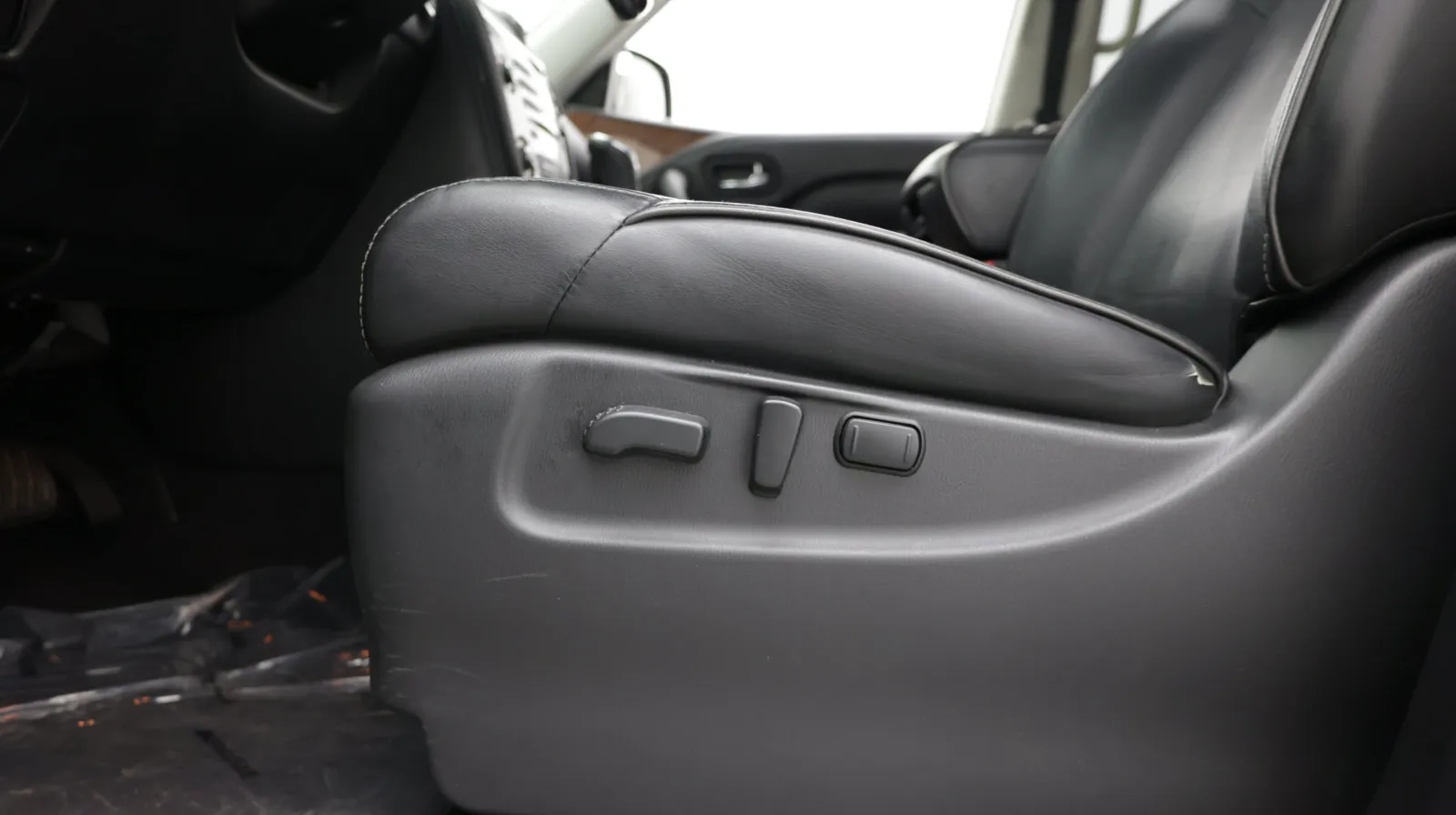 Infiniti QX80 photo 17