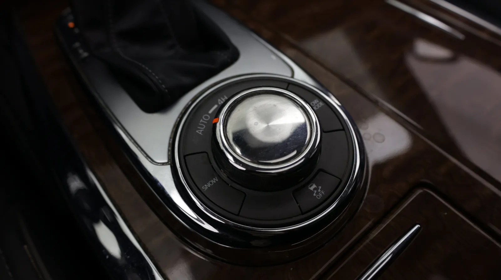 Infiniti QX80 photo 19