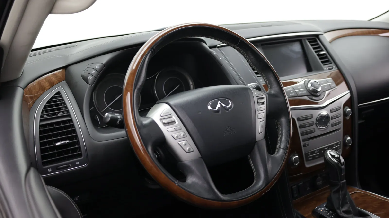 Infiniti QX80 photo 12