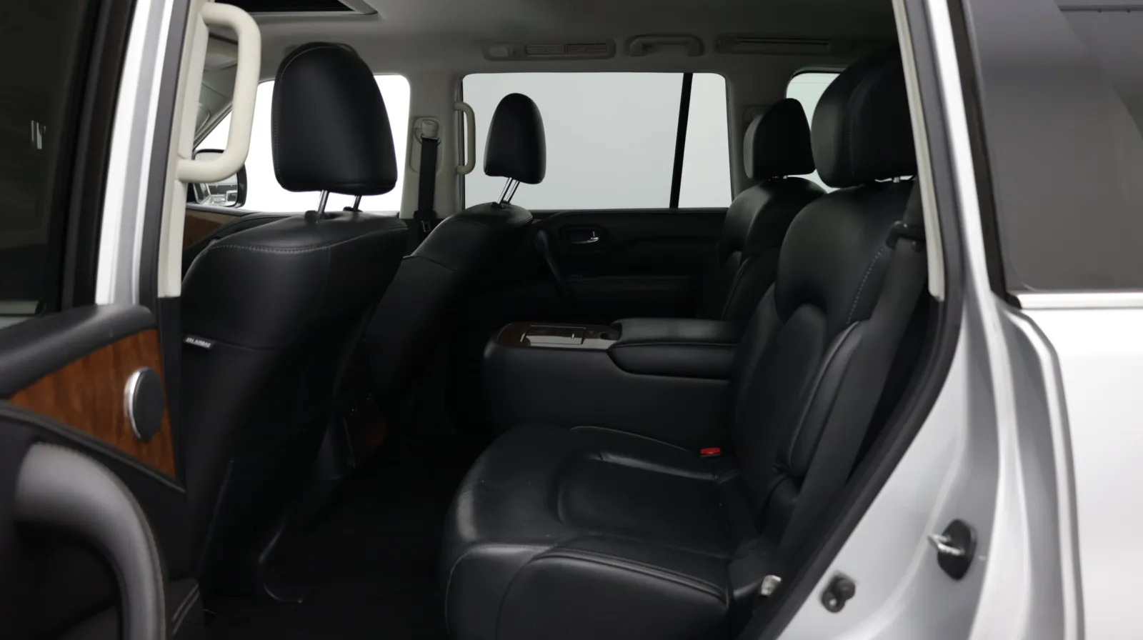 Infiniti QX80 photo 32