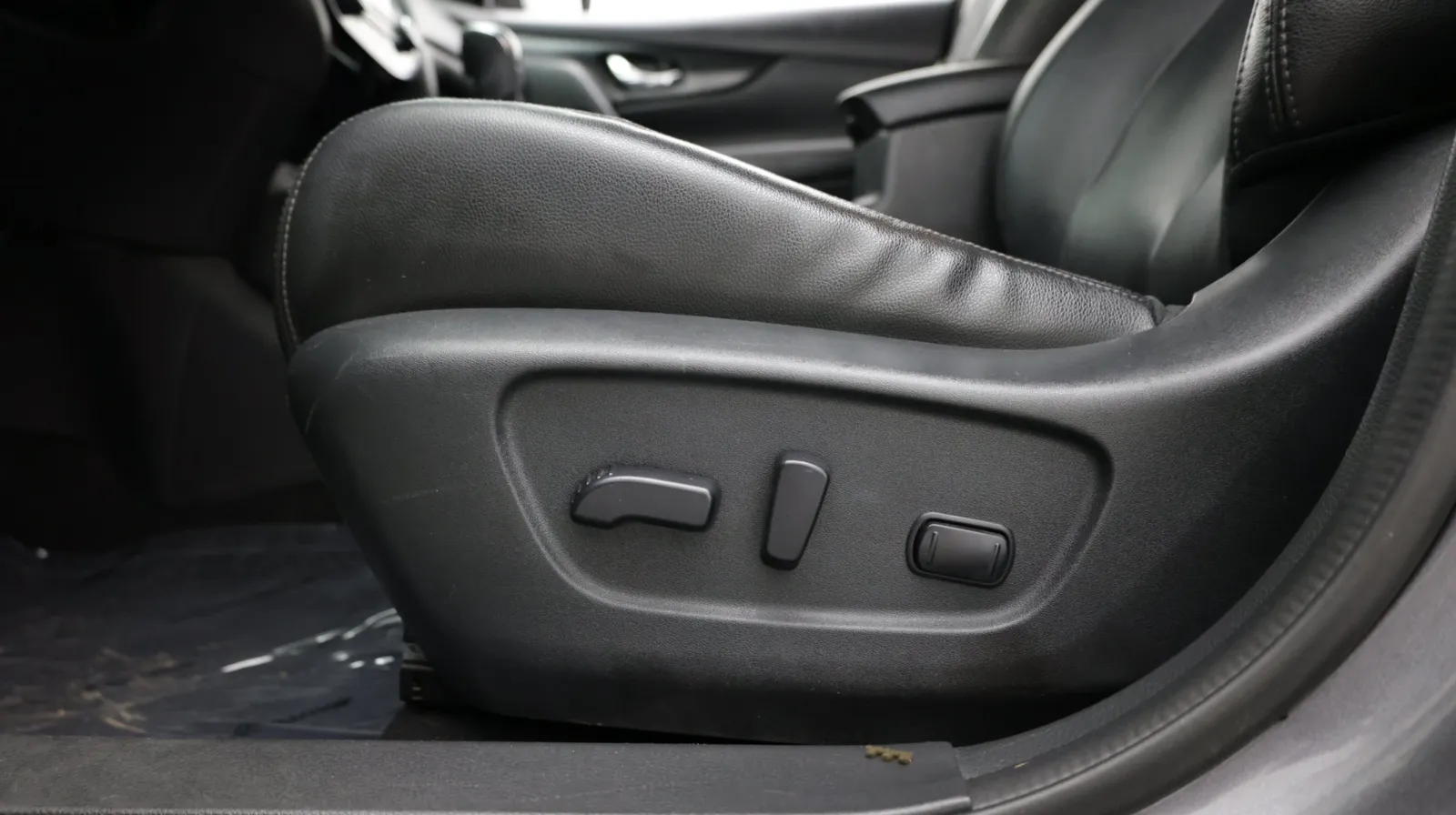 Nissan Rogue photo 14
