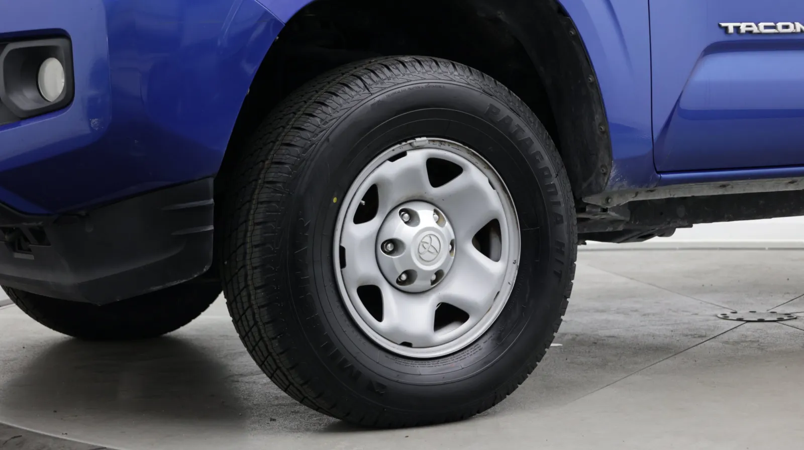 Toyota Tacoma photo 9