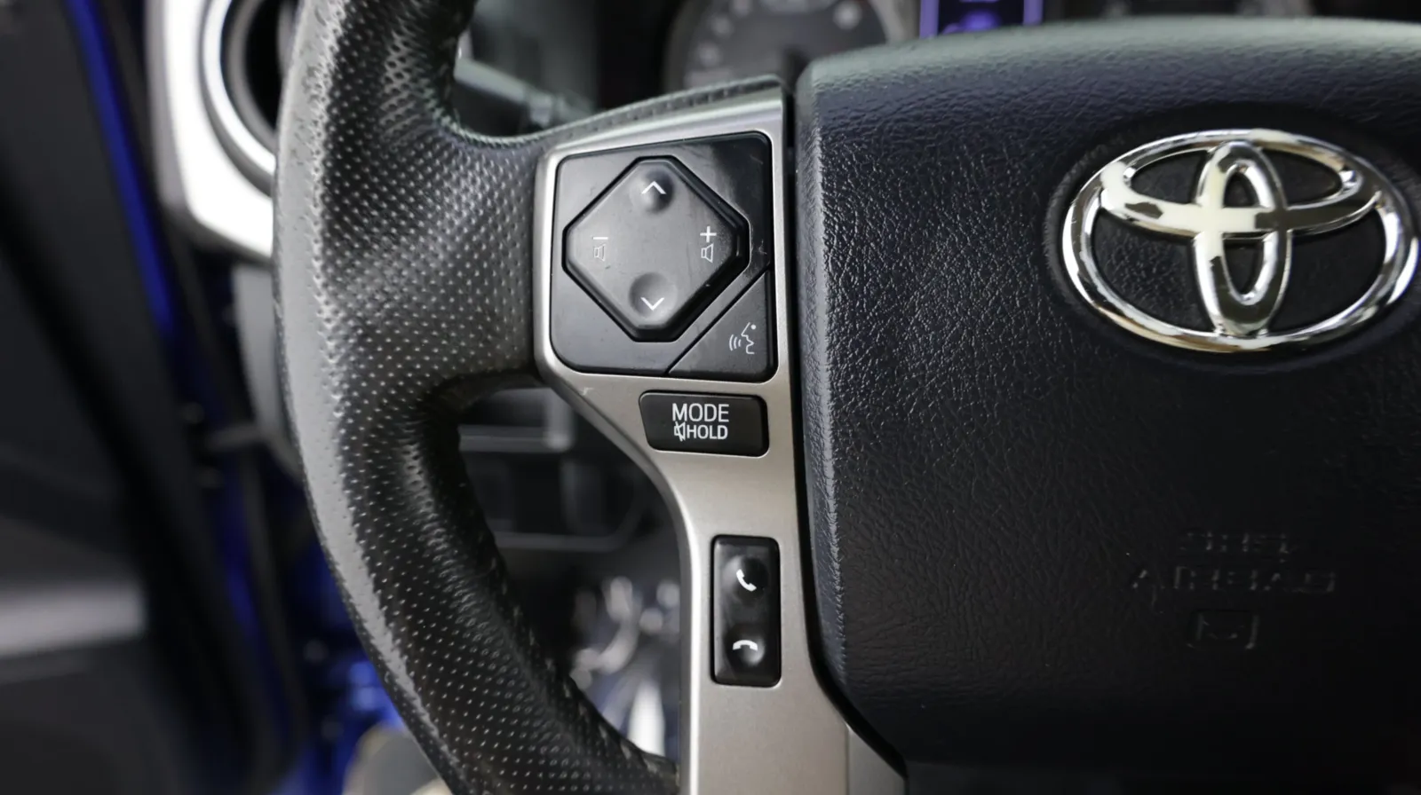 Toyota Tacoma photo 17