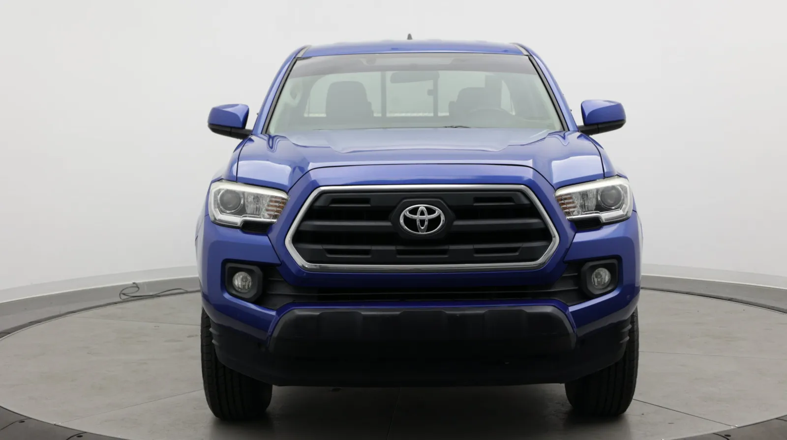 Toyota Tacoma photo 2