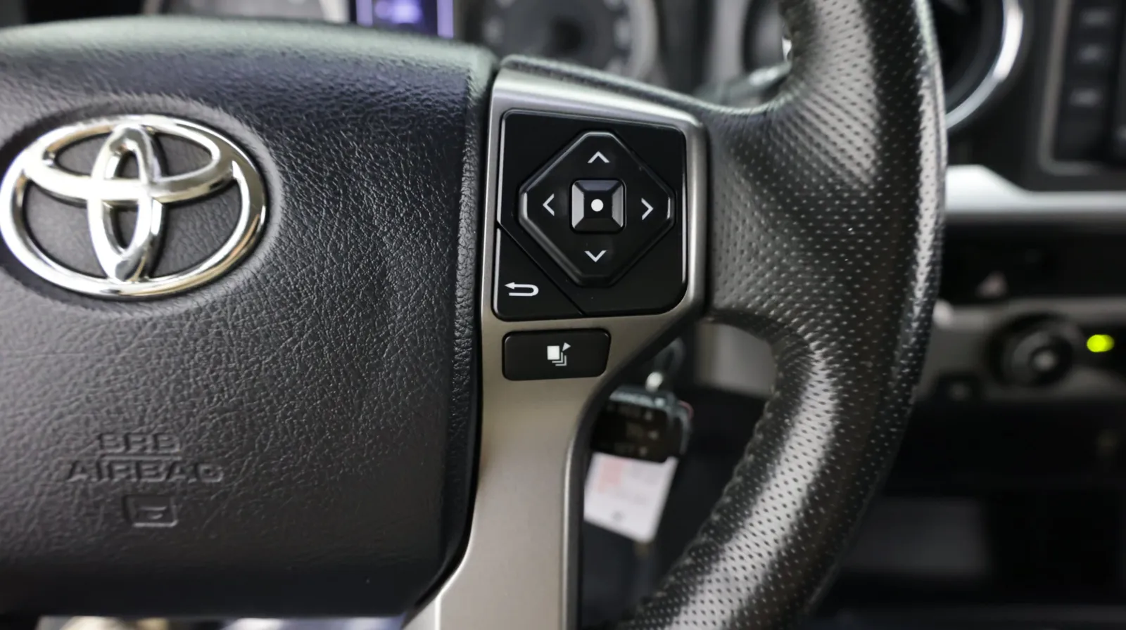 Toyota Tacoma photo 18