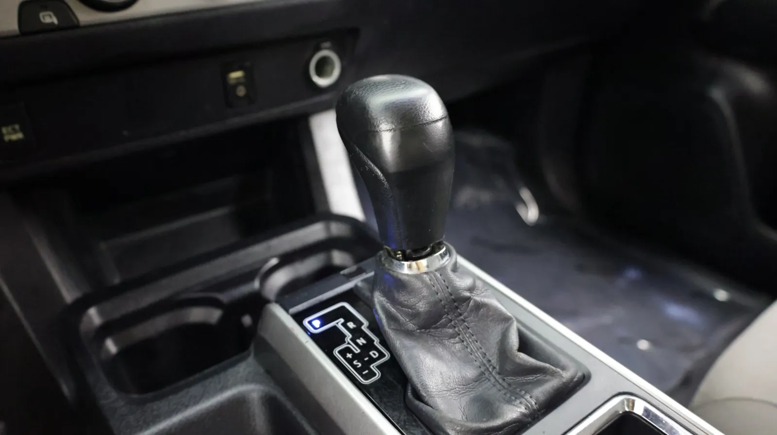 Toyota Tacoma photo 14