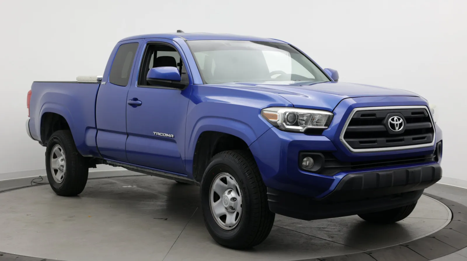 Toyota Tacoma photo 3