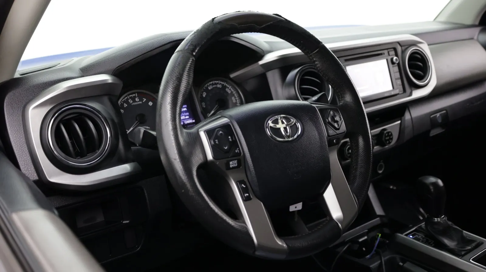 Toyota Tacoma photo 10