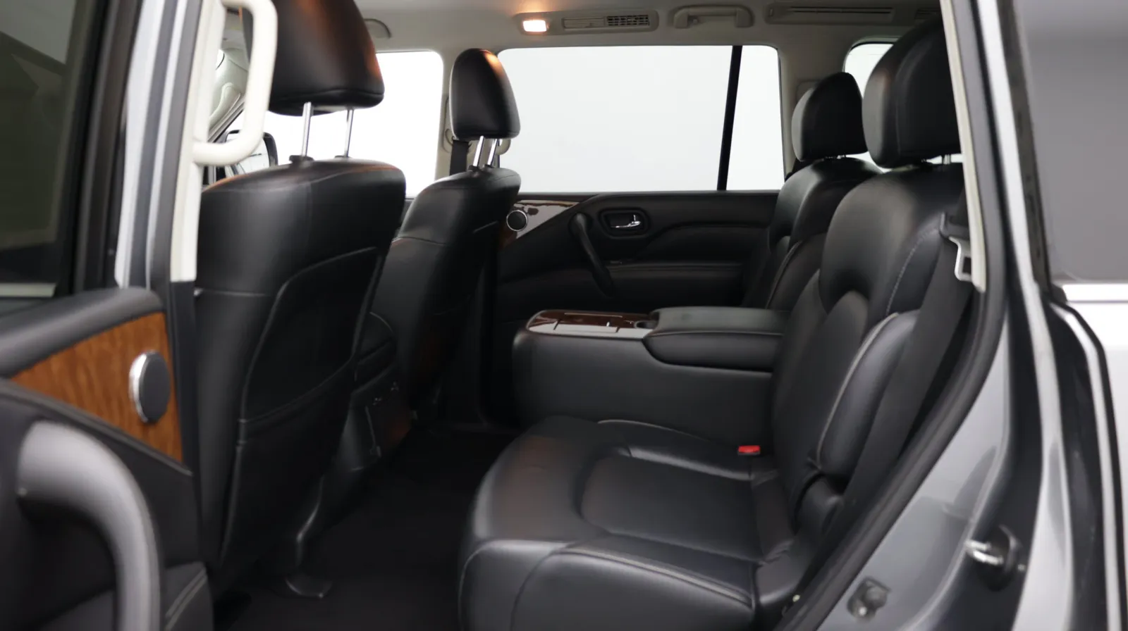 Infiniti QX80 photo 30