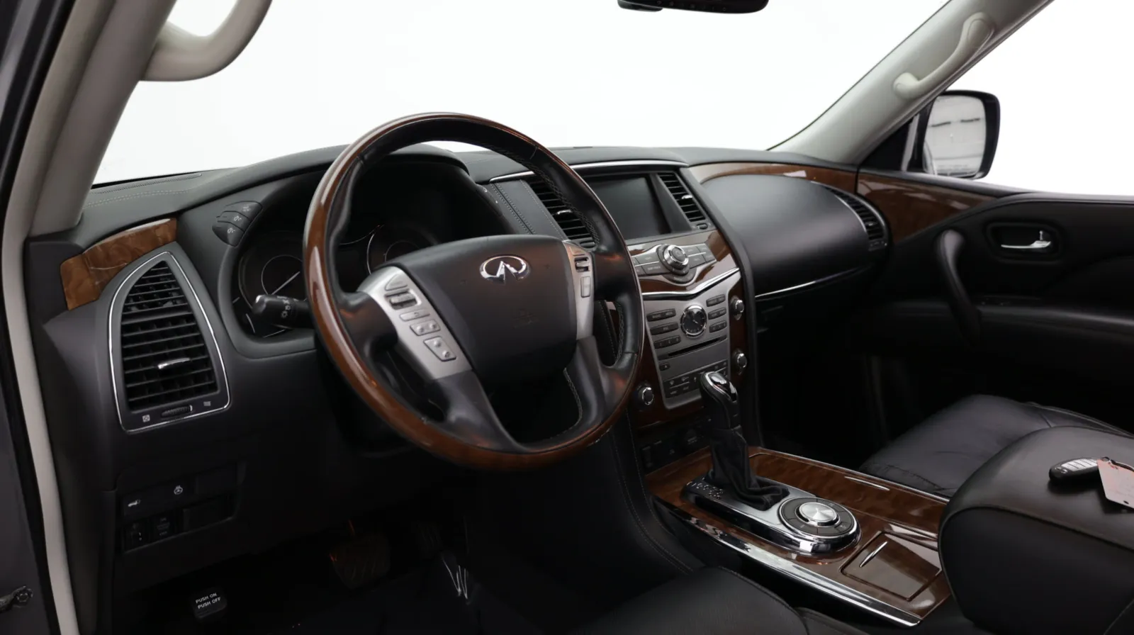 Infiniti QX80 photo 14