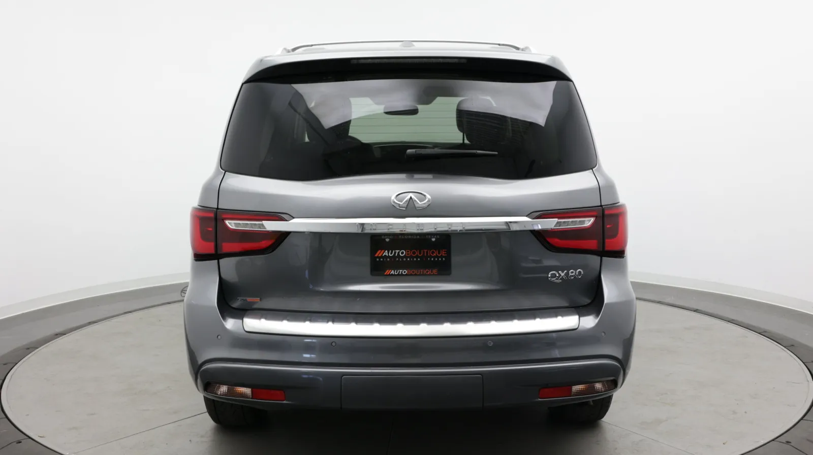 Infiniti QX80 photo 8