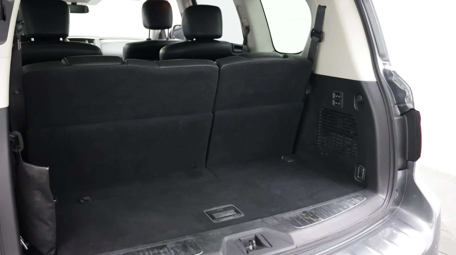 Infiniti QX80 photo 37