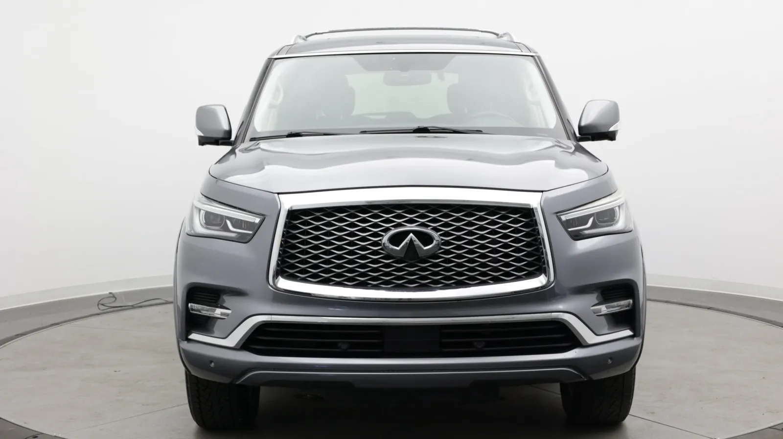 Infiniti QX80 photo 2