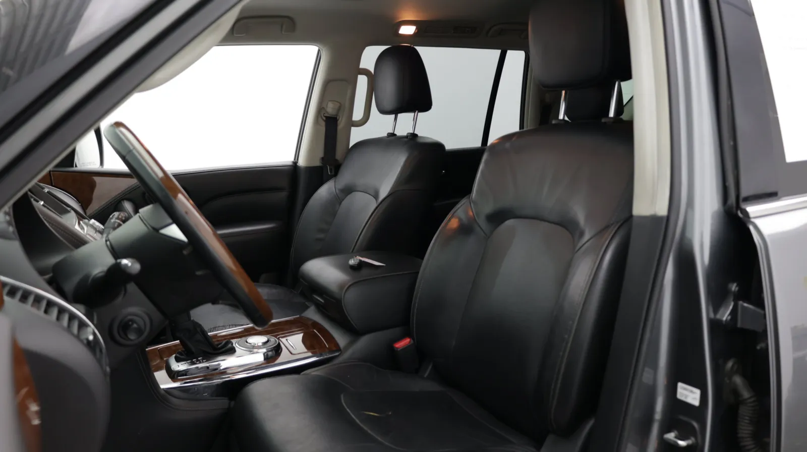 Infiniti QX80 photo 18