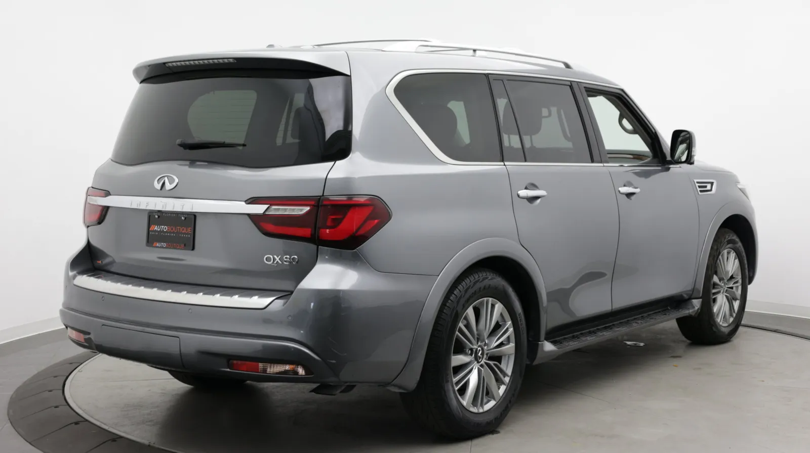 Infiniti QX80 photo 9