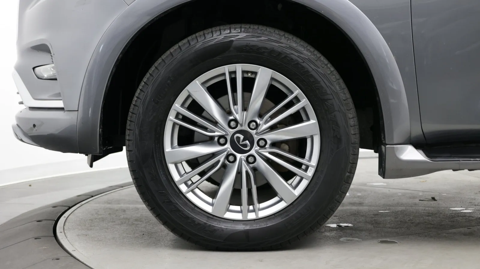 Infiniti QX80 photo 10