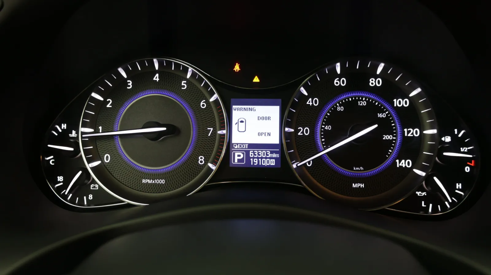 Infiniti QX80 photo 26