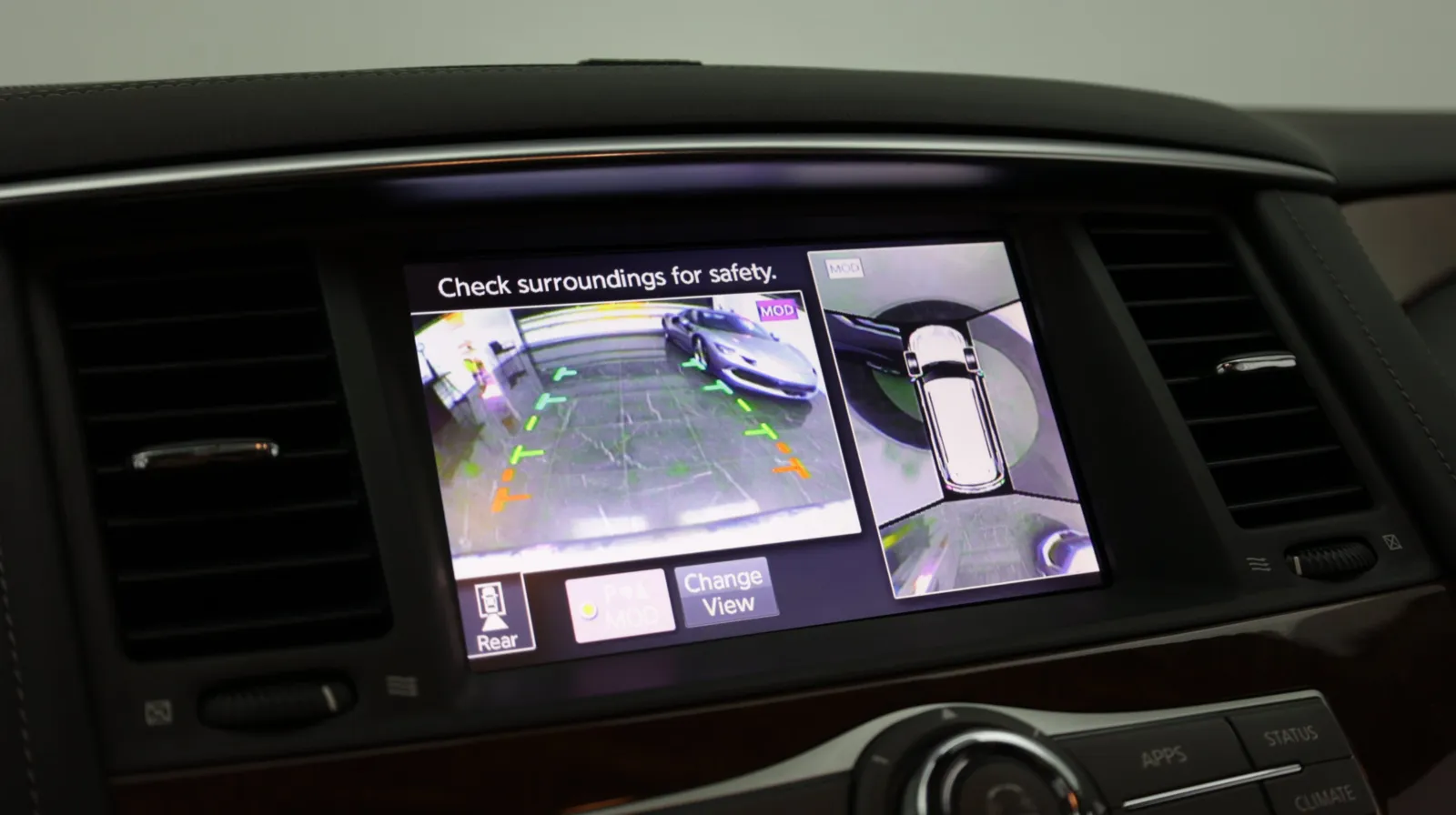Infiniti QX80 photo 25