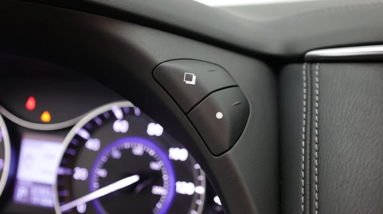 Infiniti QX80 photo 28