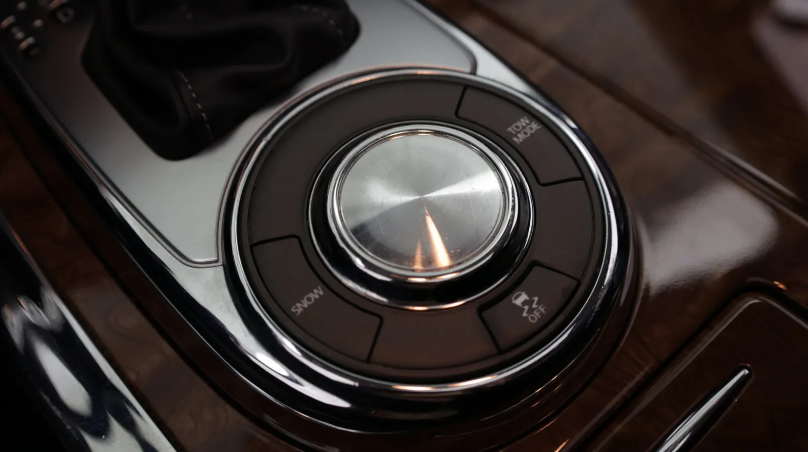Infiniti QX80 photo 21