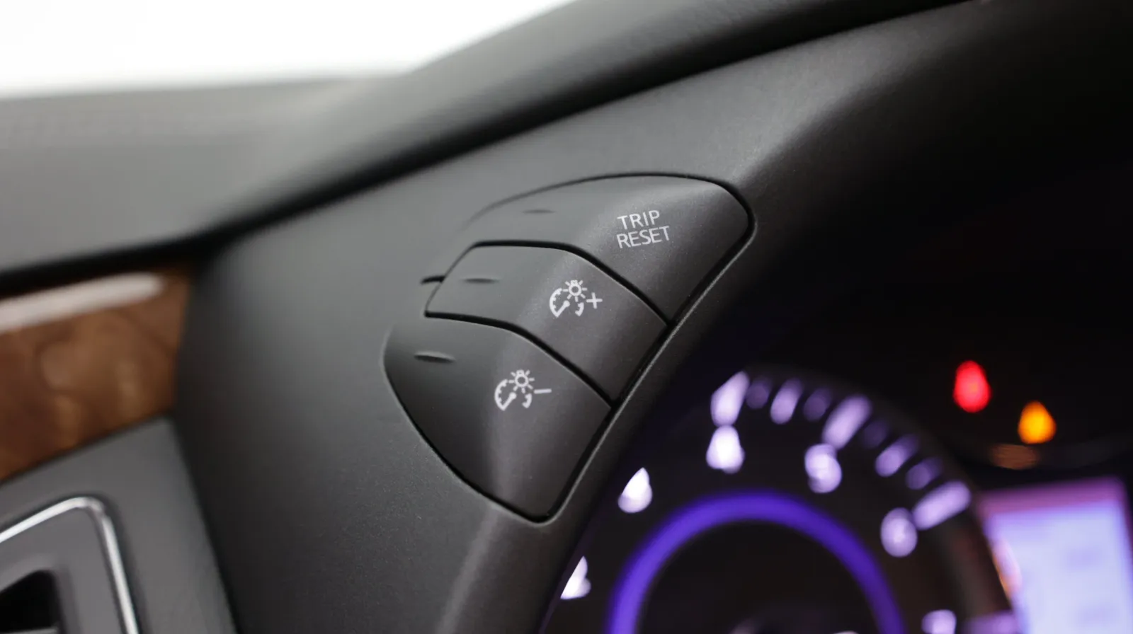 Infiniti QX80 photo 29
