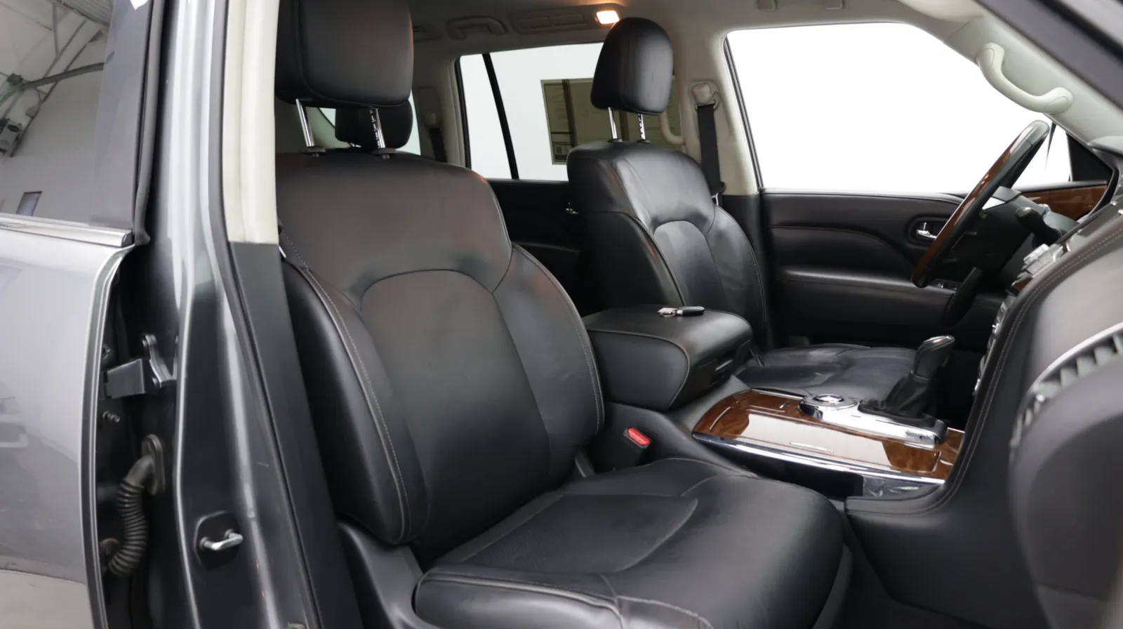 Infiniti QX80 photo 46