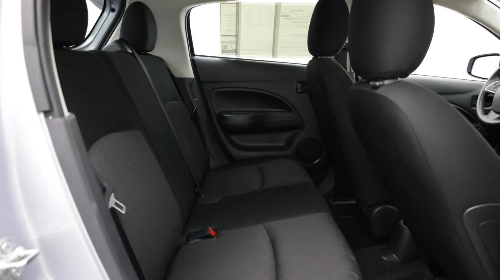 Mitsubishi Mirage photo 29