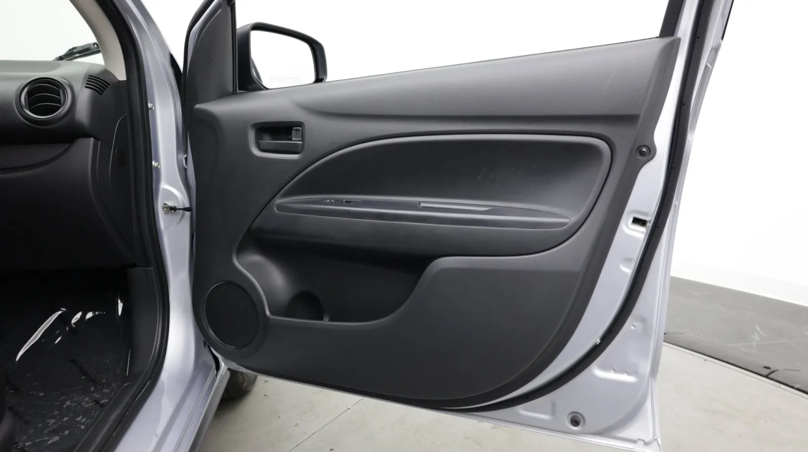 Mitsubishi Mirage photo 31